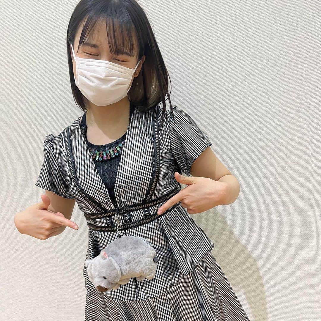 のインスタグラム：「🤎 . . ウォンバットのパスケース いただきました！うれしいー！ ウォンバットグッズが増えていく🤤笑 . . #ウォンバット #パスケース #横山玲奈 #10代ラスト でした #ありがとう #helloproject #morningmusume21」
