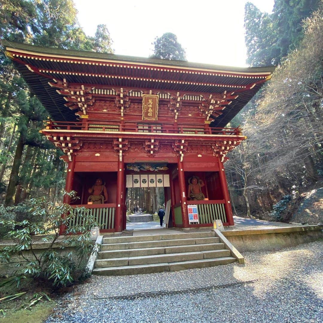 松田 爽さんのインスタグラム写真 - (松田 爽Instagram)「日本最強のパワースポット御岩神社に訪れた。  御岩神社といえば宇宙飛行士の向井千秋さんが、宇宙から地球を眺めたときに一ヶ所から強い光の柱が見える場所がある！と調べてみたらそこが御岩神社だったという凄すぎる逸話を持つ日本屈指のパワースポット！！  透き通りすぎた美味しい空気と自然が生み出した聖域のような空間が最高に気持ちよく本当にオススメ！  #さぁ宝くじ買うか#浄化#御岩神社#御岩神社パワースポット #パワースポット#日立」2月21日 21時05分 - sou_1_