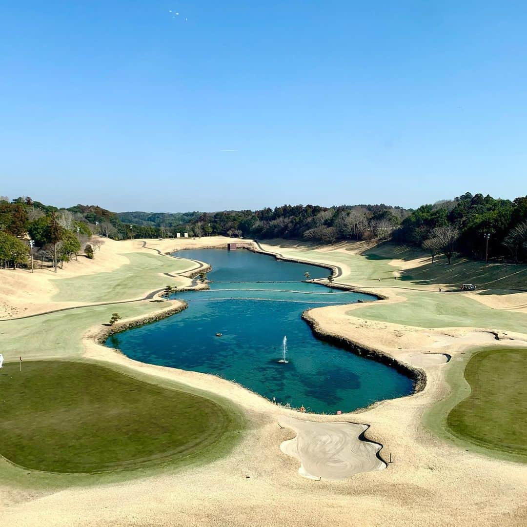 吉田玲奈さんのインスタグラム写真 - (吉田玲奈Instagram)「☀️⛳️ 2月で気温20℃☀️ ポカポカだった〜⛳️  パターってどうやるんだっけ？？？😂  🔴46/40  86  #パターは入らない #golf #golfstagram  #golfwear  #ゴルフ女子 #ゴルフウェア #archivio  #アルチビオ #2021春ウエア #アルチビオコーデ #春ゴルフ #春ゴルフスタイル #ハットコーデ  #ゴルフ女子コーデ  #ポカポカゴルフ #ゴルフコーデ #ごるふ女子  #ゴルフ大人女子  #ゴルフウェアコーデ  #⛳️ #reinagolf」2月21日 21時06分 - reina.yoshida.ciel.1218