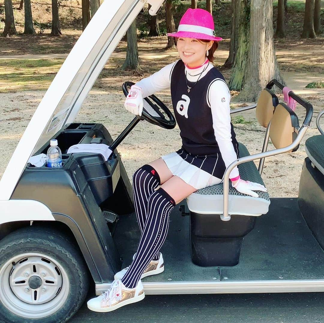 吉田玲奈さんのインスタグラム写真 - (吉田玲奈Instagram)「☀️⛳️ 2月で気温20℃☀️ ポカポカだった〜⛳️  パターってどうやるんだっけ？？？😂  🔴46/40  86  #パターは入らない #golf #golfstagram  #golfwear  #ゴルフ女子 #ゴルフウェア #archivio  #アルチビオ #2021春ウエア #アルチビオコーデ #春ゴルフ #春ゴルフスタイル #ハットコーデ  #ゴルフ女子コーデ  #ポカポカゴルフ #ゴルフコーデ #ごるふ女子  #ゴルフ大人女子  #ゴルフウェアコーデ  #⛳️ #reinagolf」2月21日 21時06分 - reina.yoshida.ciel.1218