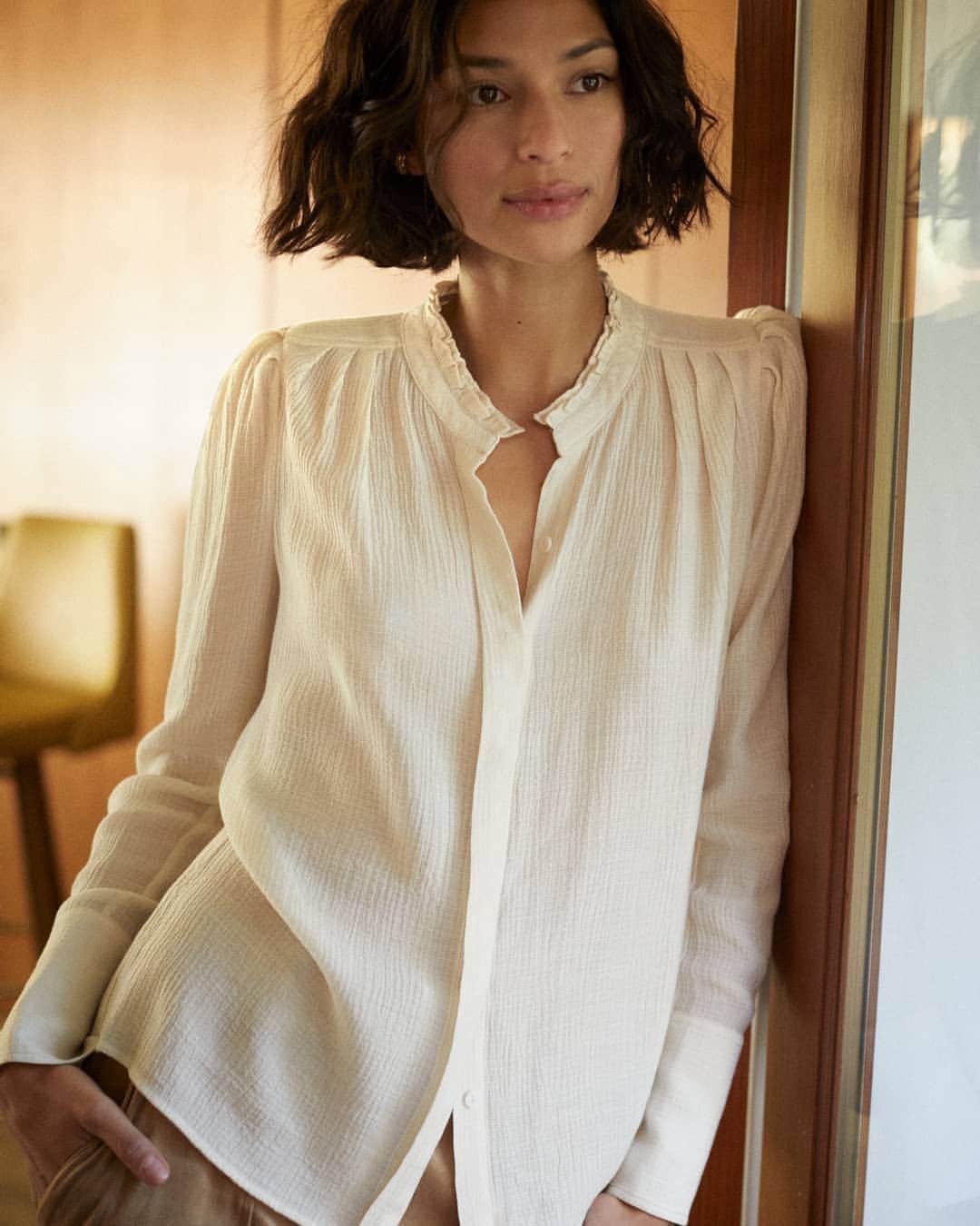 のインスタグラム：「While you know how much we love knitwear, we are so excited to present our new blouse collection...elegant, yet easy, with those special Brochu Walker details you covet.  ​. ​. ​#PiphyTop」
