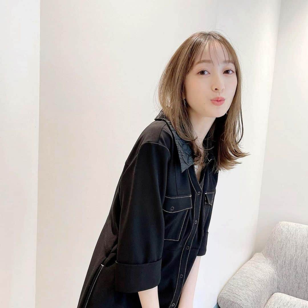 片山良平のインスタグラム：「春はふわっとレイヤースタイル✂︎  @sayuri.loness   #loness #レイヤースタイル#顔まわりカット」