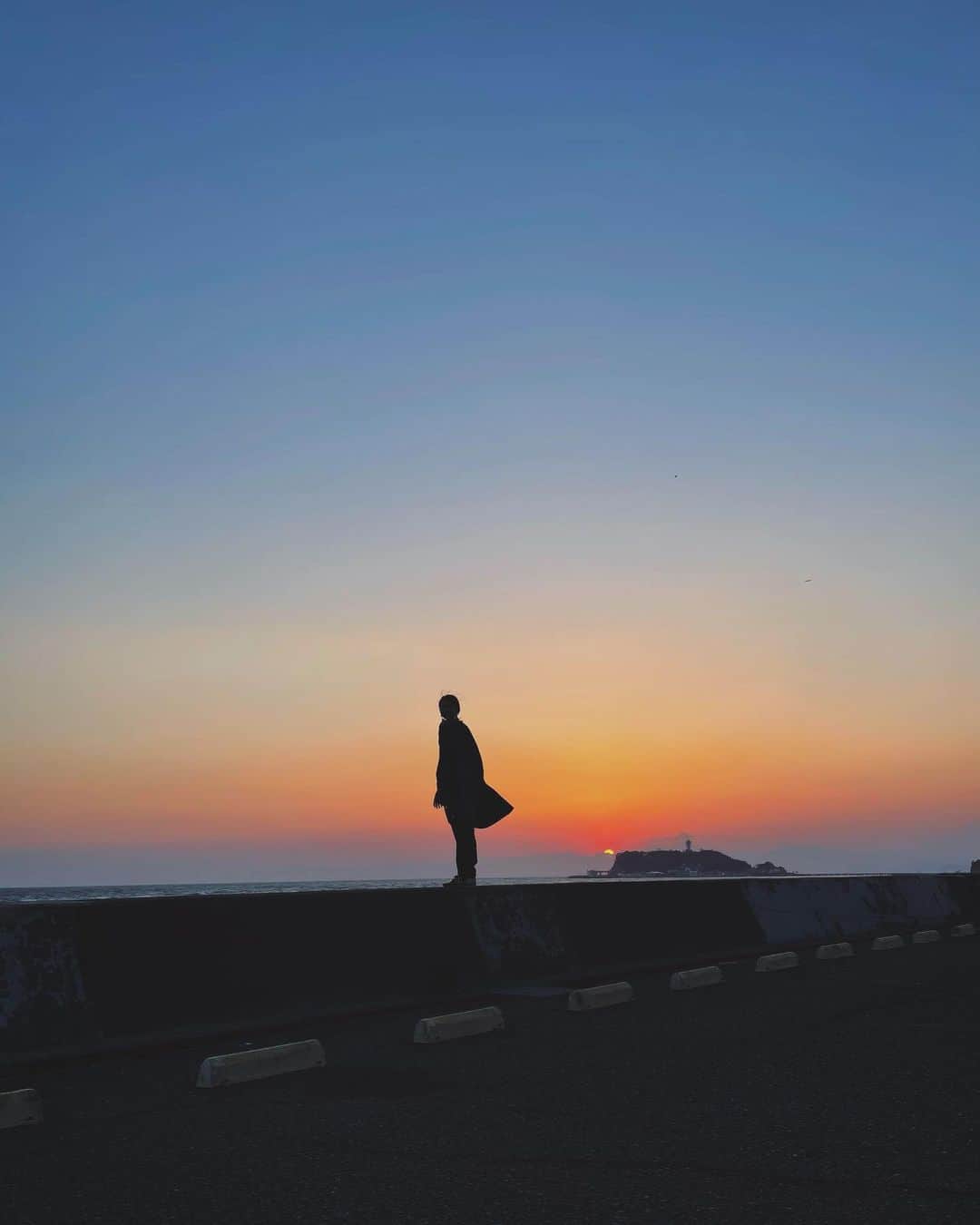 傳谷英里香さんのインスタグラム写真 - (傳谷英里香Instagram)「﻿ .﻿ 久しぶりに日が沈んでゆくのを見た☺︎﻿ ﻿ 1秒1秒確実に過ぎてしまうね﻿」2月21日 21時10分 - erika_denya