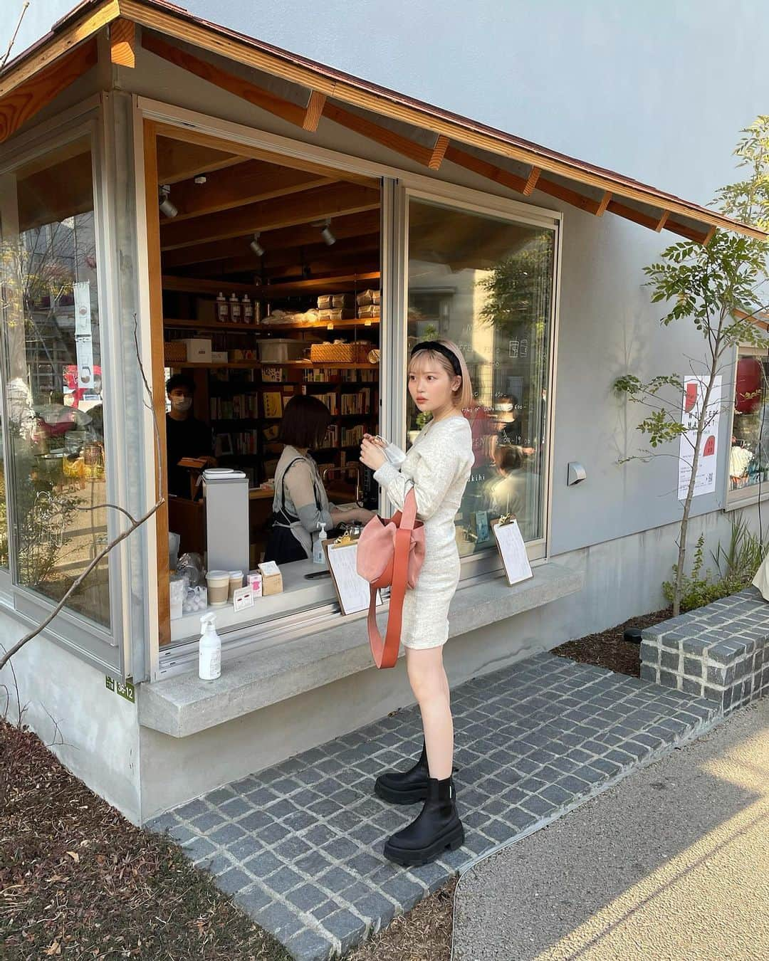 古関れんのインスタグラム：「急にあったかくなったので﻿ 下北沢散歩☕️﻿ ﻿ #instafashion #ootd #zara﻿ #下北沢 #下北沢カフェ ﻿ #bonustrack」