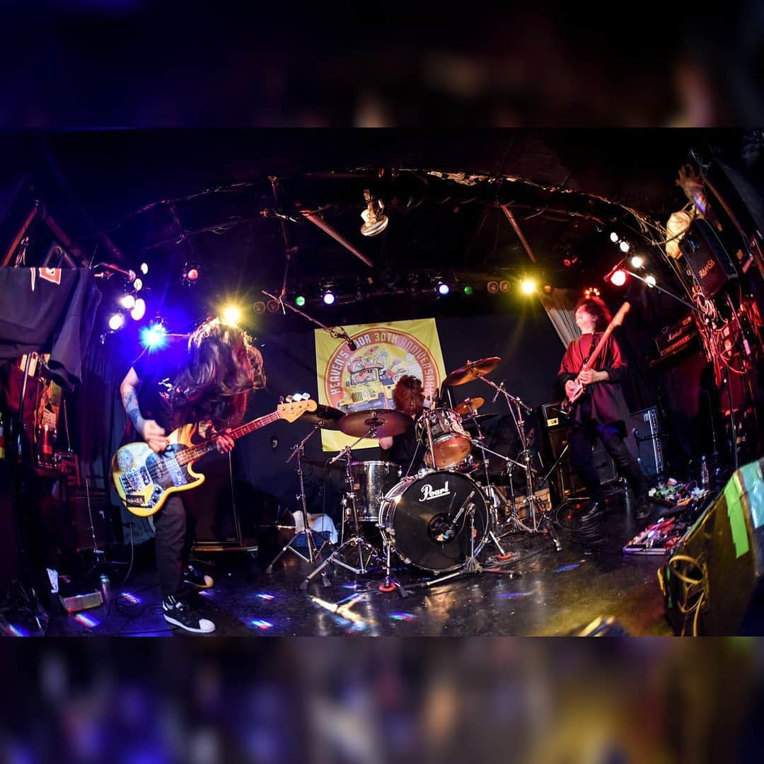 strange world's endのインスタグラム：「【LIVE SCHEDULE】﻿ ﻿ ■2/25(木)新宿WildSideTokyo﻿ (出演時間変更あり)﻿ ﻿ ■3/5(金)三軒茶屋HEAVEN'S DOOR﻿ (緊急事態宣言の早期終了があった場合は開催)﻿ ﻿ ■3/24(水)三軒茶屋HEAVEN'S DOOR﻿ ﻿ ■4/7(水)三軒茶屋HEAVEN'S DOOR﻿ ﻿ ■4/19(月)新宿WildSideTokyo﻿ ﻿ ▽strange world's end TICKET予約﻿ http://www.strangeworldsend.com/schedule-1/ticket-info/﻿ ↑チケットご予約はプロフィール欄にあるリンクのofficial webから出来ます。﻿ ﻿  photo by#セオサユミ﻿ ﻿ #strangeworldsend #ストレンジワールズエンド #飯田カヅキ #kazukiiida #平マサト #masatotaira #フルカワリュウイチ #ryuichifurukawa #band #バンド #新宿wildsidetokyo #新宿 #live #livephoto #ライブ #livehouse #ライヴハウス #flyer #フライヤー」