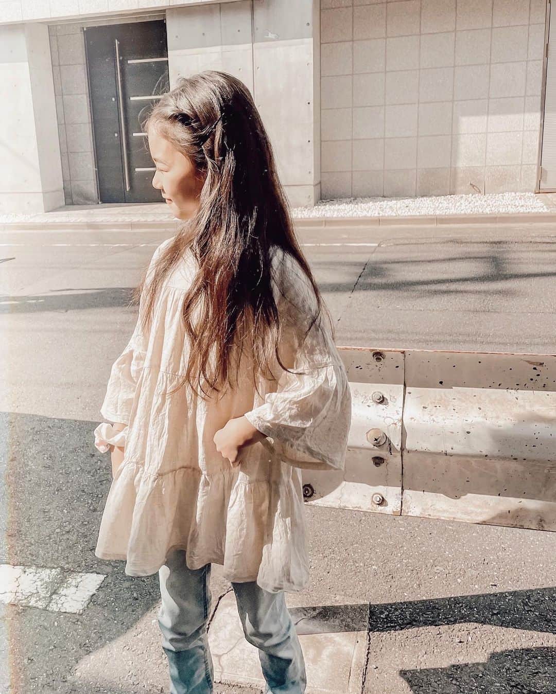 ✷kana✷さんのインスタグラム写真 - (✷kana✷Instagram)「👧🏽🤍 . . 楽しい休日になってよかったね♡ 娘のふく @laetitia_official  今日はほんと春みたいな気温だったから ちょうどよかったねん！！🌸 フレアが可愛い！！ . . #kids #kidsfashion」2月21日 21時27分 - xxkana513xx