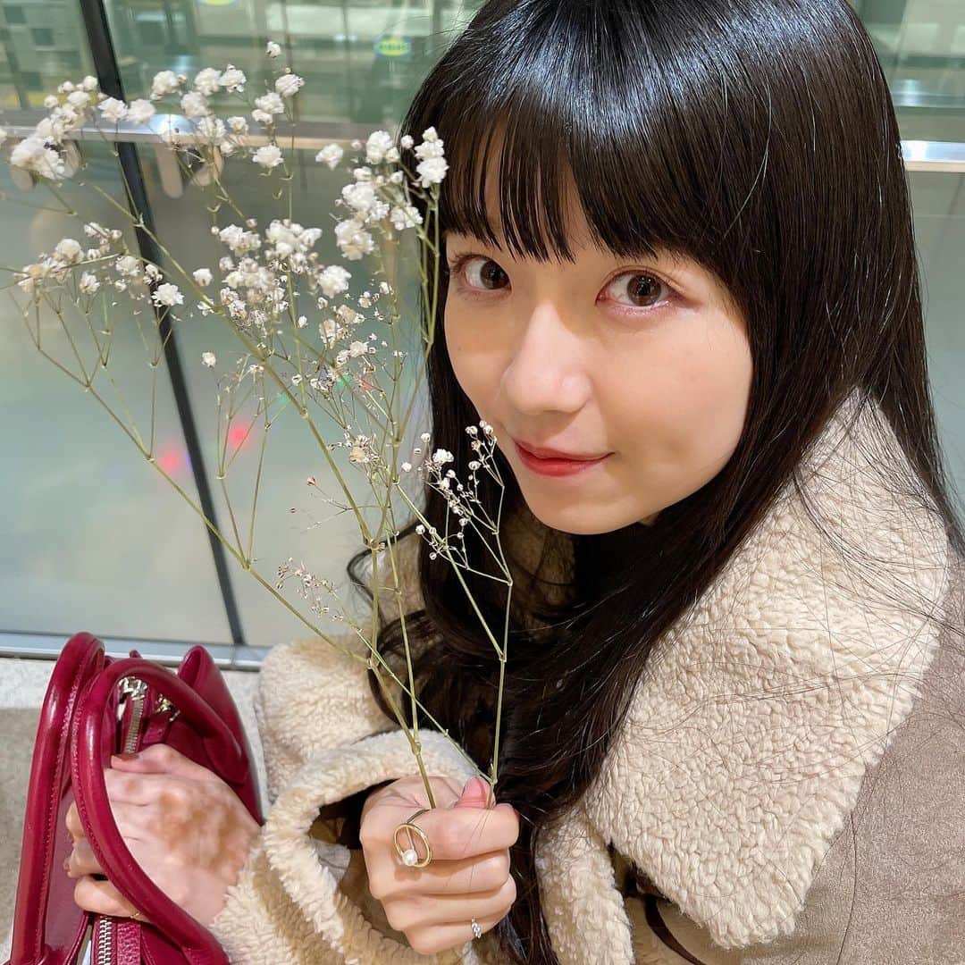 磯原杏華さんのインスタグラム写真 - (磯原杏華Instagram)「ドライフラワー作りに挑戦中💐 お部屋にお花の香りが充満してます うまくいくといいなっ」2月21日 21時30分 - isoharakyoka_box