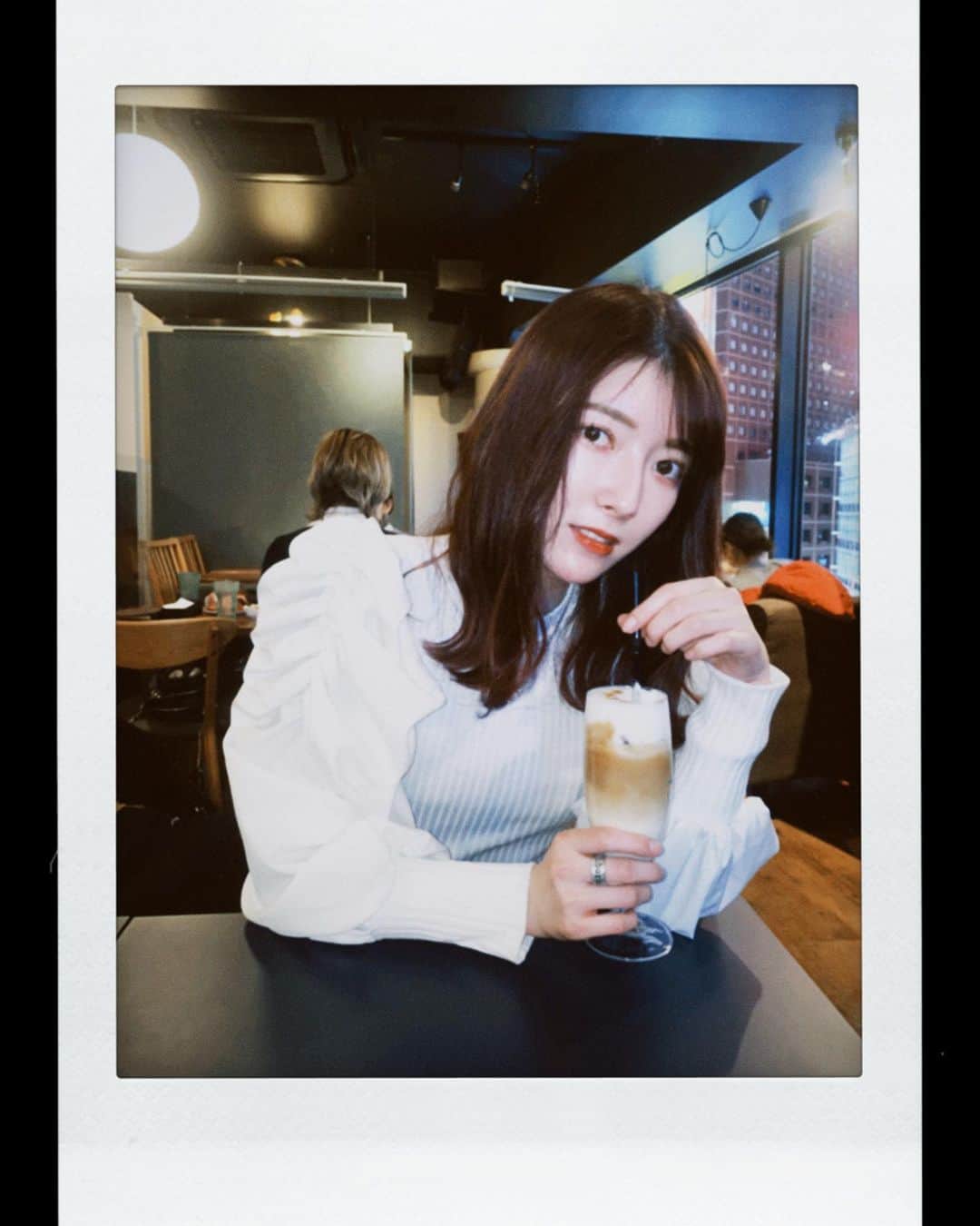 日下部美愛のインスタグラム：「チェキ風  #cafe #photo #japan #model #me #hair #fashion #fashionblogger #makeup  #followme #instagood #camera #instadaily #dailylook #한국 #한국머리 #맞팔 #사진 #데일리」