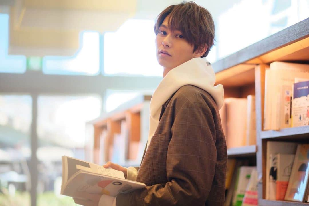 中山優貴さんのインスタグラム写真 - (中山優貴Instagram)「📕 #library #book #model #light #撮影 #instagood #instalike #instagram #fashion #japan #Collars」2月21日 21時30分 - yuki_solidemo