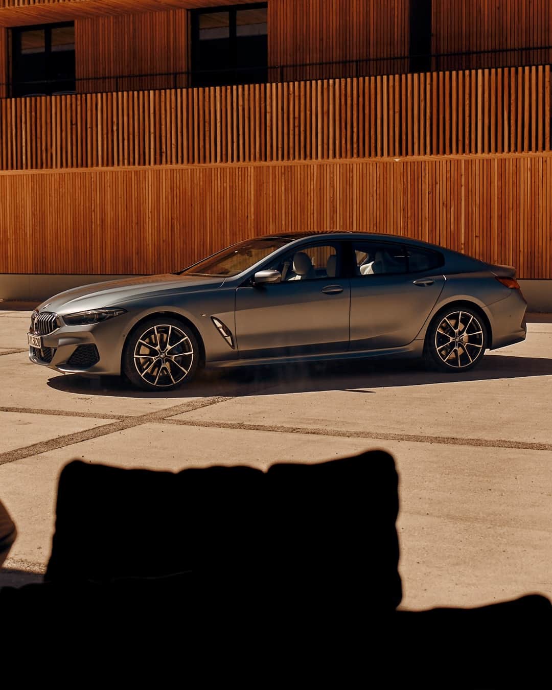 BMWのインスタグラム：「Fills blank space with luxury. The BMW 8 Series Gran Coupé.  #THE8 #BMW #8Series」