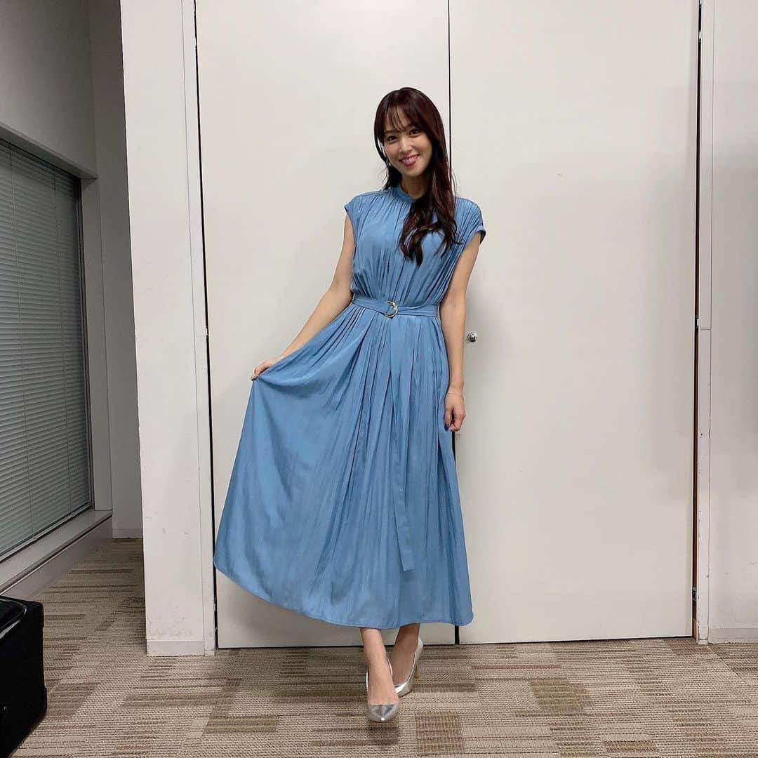 鷲見玲奈さんのインスタグラム写真 - (鷲見玲奈Instagram)「. 明日よる9時から放送の『人生が変わる1分間の深イイ話』に出演します！  今回女性特有の悩み「生理」について、お話ししてきました✨ 女性にはもちろん男性やお子さんにも、生理を知るためにぜひ見て頂きたい回です😌  👗 @tonal_official  👂🏻 @vendomeaoyama_official」2月21日 21時36分 - sumi__reina