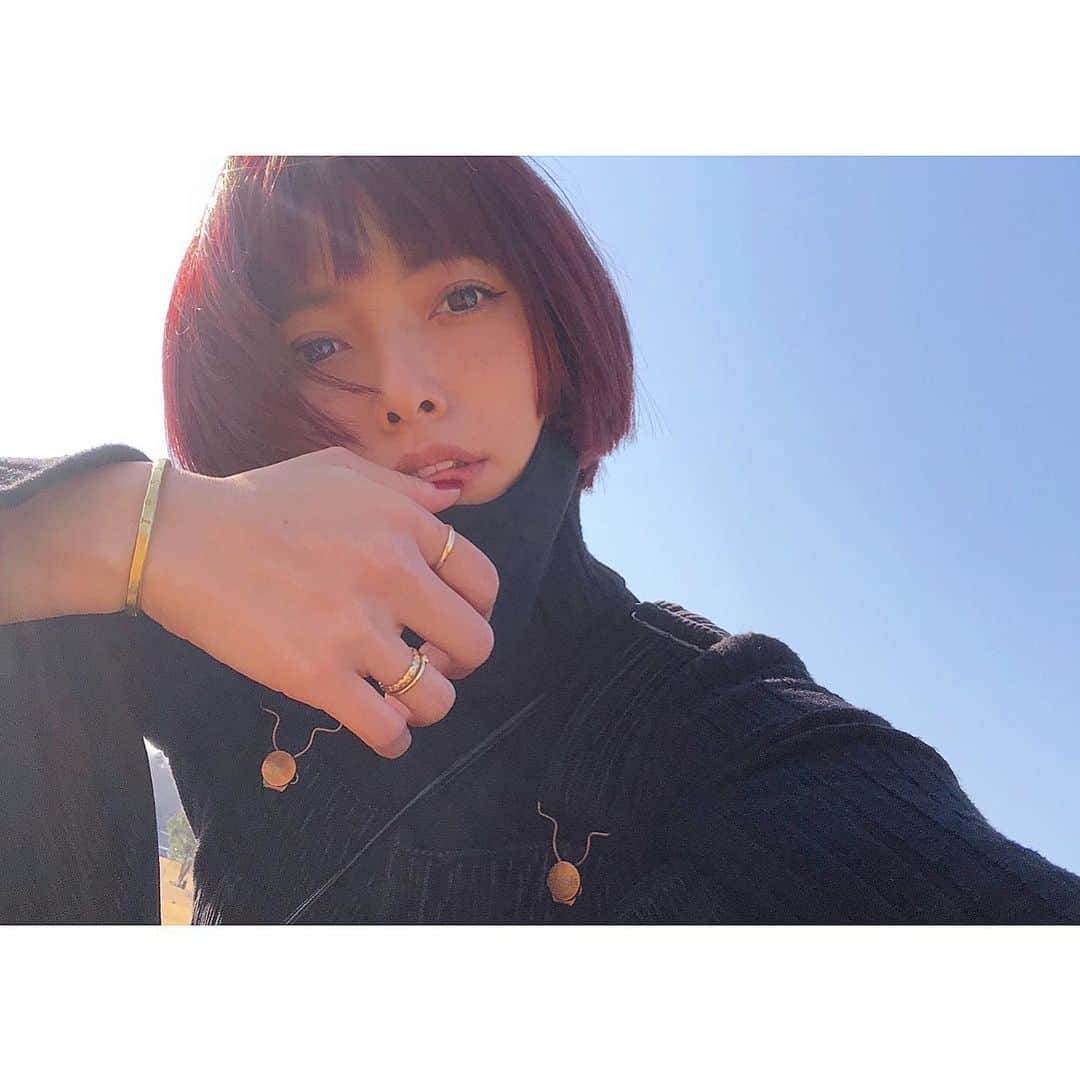 小泉梓さんのインスタグラム写真 - (小泉梓Instagram)「すんごくいい天気で最高だったね。  もうこのまま暖かくなってほしいな。  今週もおつかれさまでした。  #日曜日　#sunday  #芝生広場  #晴れ　#sun」2月21日 21時43分 - azusan111