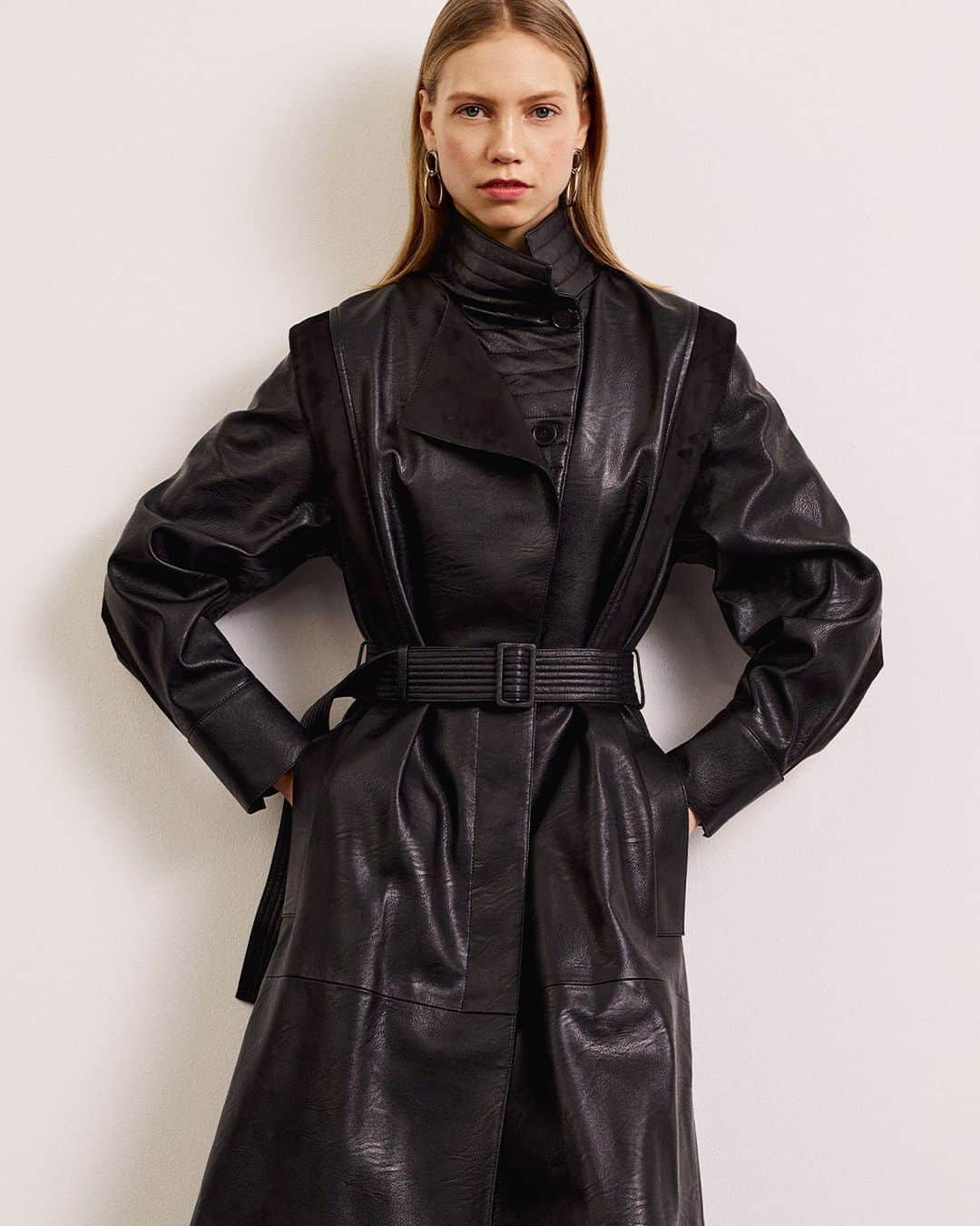 The Outnetのインスタグラム：「Faux your eyes only... There's no question what the texture of the season is. It's leather.  Shop all your favorite Instagram looks, just visit the link in bio」