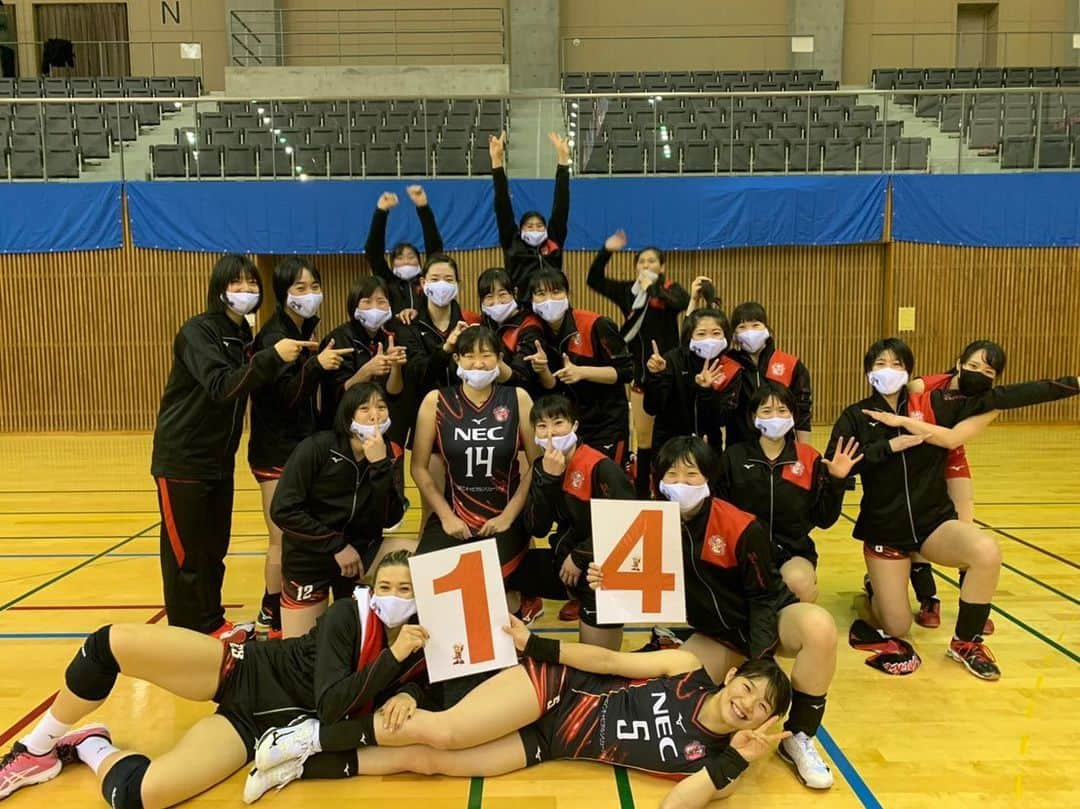 山内美咲さんのインスタグラム写真 - (山内美咲Instagram)「＊＊＊＊＊＊＊＊＊＊＊＊﻿ ﻿ #2020-21シーズン﻿ #vleague  #necredrockets  #14勝目  #15勝目  #16勝目  #最終順位  #3位🥉  #沢山の応援ありがとうございました！ #喜びも悔しさも全てを力に﻿ #共に乗り越えてきた仲間に感謝﻿ #もっともっと良いチームになろうね🤝 #まだまだ続くよ #挑続」2月21日 21時52分 - yama9436