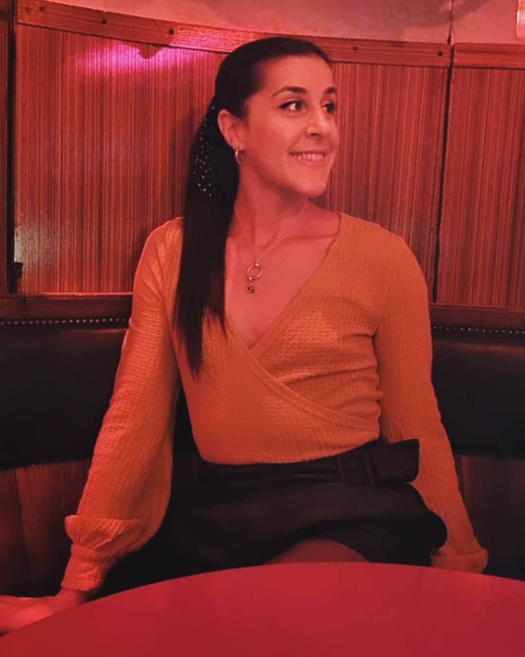 キャロリーナ・マリンのインスタグラム：「Last weekend in Spain 😉 Último fin de semana en España 😏  🔜 #YonexSwissOpen」
