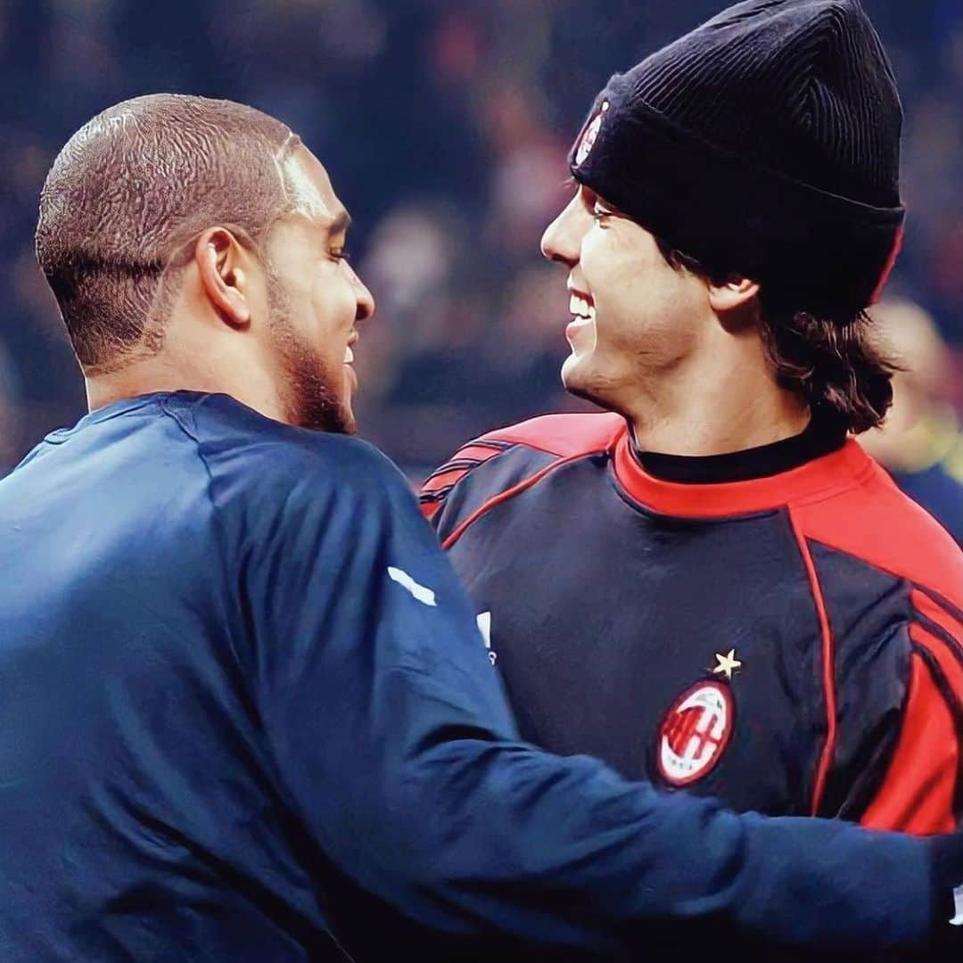 カカさんのインスタグラム写真 - (カカInstagram)「Che bello rivedere le squadre di Milano lottando per lo scudetto. Come appassionato di calcio è un piacere vedere un derby che vale il primo posto. Come un tifoso di cuore rossonero #ForzaMilan sempre ❤️🖤」2月21日 21時49分 - kaka