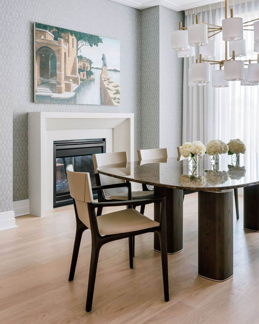 Poltrona Frauさんのインスタグラム写真 - (Poltrona FrauInstagram)「What feels like home to you?  To us, it's an elegant dining space, featuring our Isadora chairs and Jane marble table, just like this room at @TheSophieatBayouBend.  #PoltronaFrau @roberto_lazzeroni #JeanMarieMassaud Project: @miradorgroup @casahouston Photo: @divya_pande」2月21日 22時00分 - poltronafrauofficial