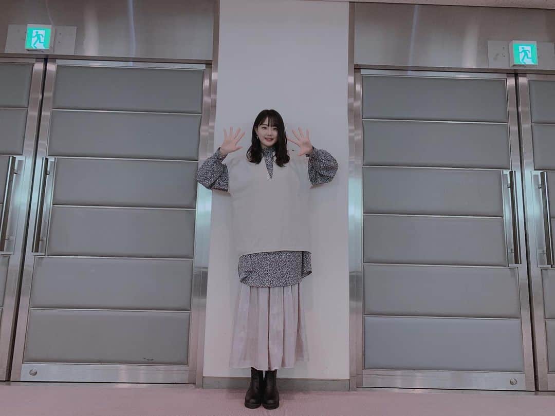 瀧野由美子のインスタグラム：「いつも素敵な時間をありがとう🧣  #オンラインお話し会」