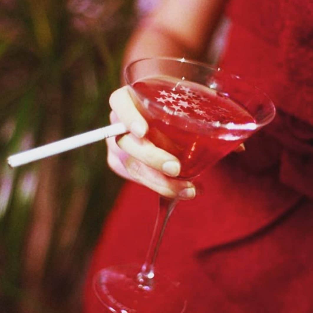 RIKAPEPEのインスタグラム：「たまには息抜き、必要だな🍸  #cacktail  #drinktime #自分で自分の機嫌をとろう」