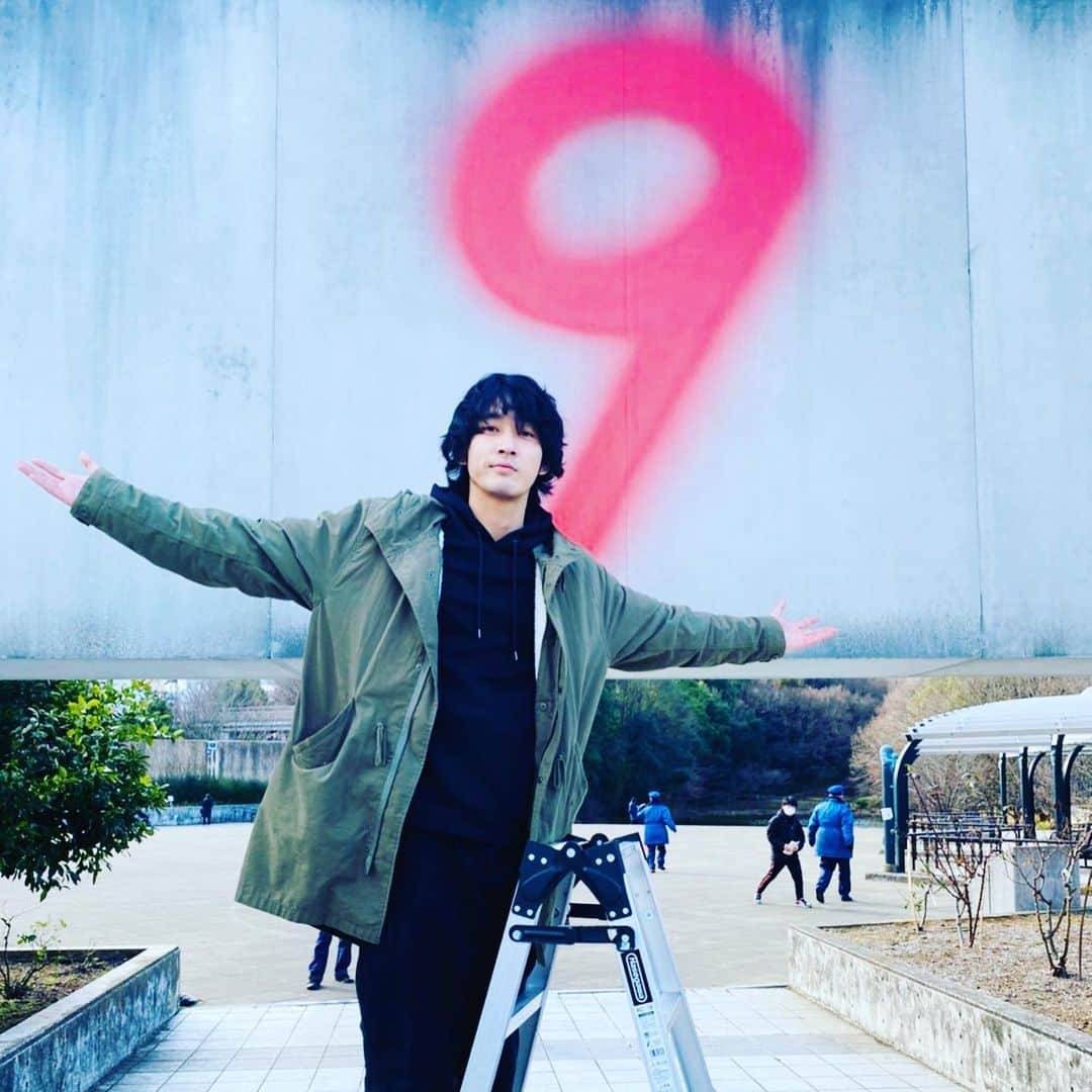 天国と地獄 ~サイコな2人~のインスタグラム：「ジャジャジャジャーーン 来週もお楽しみに！  #上杉柊平 #落書き男  #謎深まる #天国と地獄 ~サイコな2人~ #綾瀬はるか #高橋一生 #柄本佑 #北村一輝」