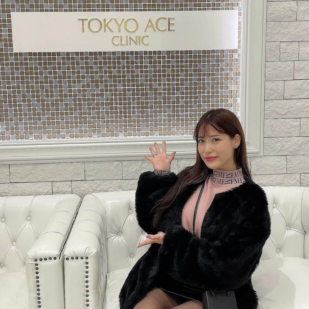 RENAさんのインスタグラム写真 - (RENAInstagram)「ずっと気になってた @tokyo_ace_clinic 🥺✨  私が受けたのはケアシス💞 イオン導入の20倍の浸透力があるから パック40回するよりケアシス1回 やる方が効果的なんだって😍！  痛みやダウンタイムがないのが 最高😳✨施術後に友達に 会ったんだけどお肌モチモチ ツヤツヤ言ってもらえた😹✨  今の時期は特に乾燥するから 本当におすすめ👼💞 ・ #美容クリニック　#クリニック #ケアシス　#tokyoaceclinic #美容皮膚科 #tokyo #渋谷院」2月21日 22時01分 - rei_burlesque