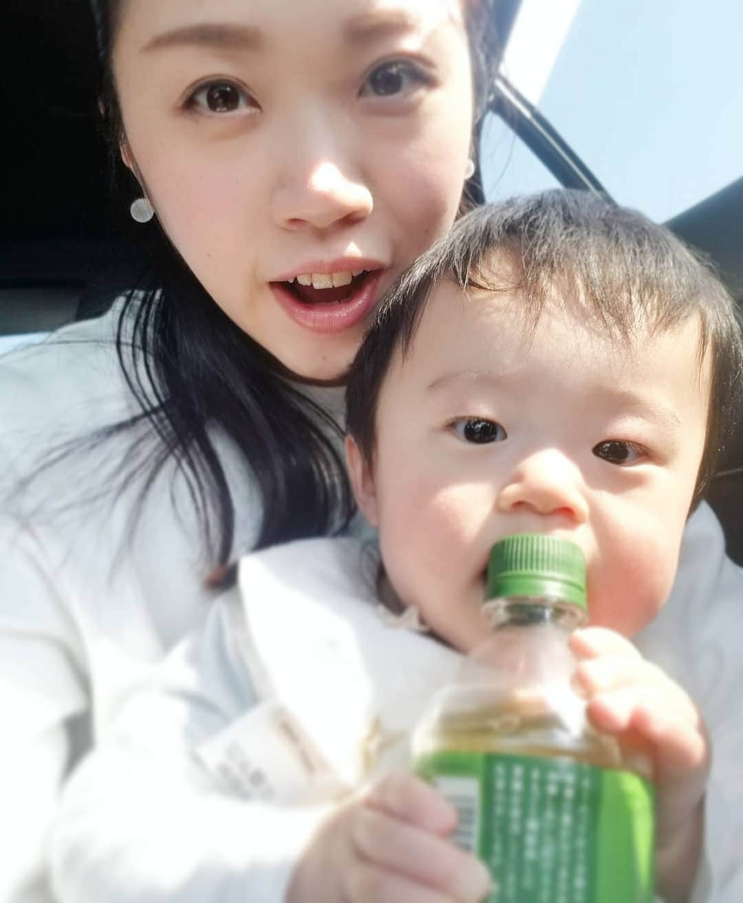 のインスタグラム：「* 2021.02.21.Sun #伊都菜彩 へ 似てない、な🤔🤣🗯 #盛ってる  毛量と大きめの前歯位か…🦷✨  パパと瓜二つな、Jrです。 . @hiro_k3 さんの投稿見て、 行きたくなったイトサイ。 鯛焼きまで行き着かず、ケーキと大福に😗✨ 息子の#離乳食 で野菜も必要なので ドライブ日和の今日は買い出しへ🍅 パパはもちろん半袖👕 . 有機肥料栽培のカボチャ、葉付き小蕪、 紅あずま🍠、サトイモ、ルッコラ、 お肉や真鯛フライなど購入〜✨ ワーゲンノベルティの保冷バッグが デザイン可愛くて、大容量、使えます💘 * * * *」