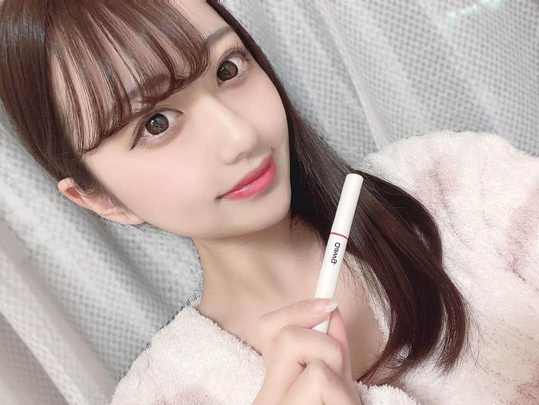 のインスタグラム：「@dawg_cbd さんの CBD Vape🐰🤍  ニコチン0で健康面気にされる方も 安心して使用できます〜〜！  6種類のフレーバーがあって 私はアップルメンソール🍏を いただきました✨  リラックス効果抜群なのでおすすめです🥰  #dawg_cbd #PR #ニコチンゼロ #ストレートヘア #vape #ベイプ #gelatopique」