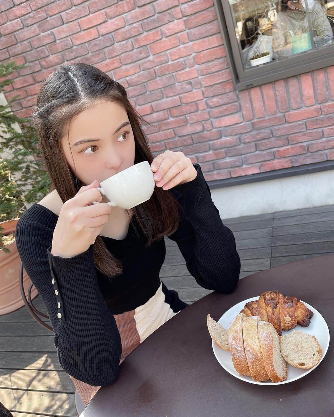 稲垣姫菜さんのインスタグラム写真 - (稲垣姫菜Instagram)「・ 𝒄𝒂𝒇𝒆 ☕️🥐 ・ ・ ・ #カフェ#テラス席#カフェ巡り #クロワッサン #cafe #croissant」2月21日 22時03分 - himena_inagaki