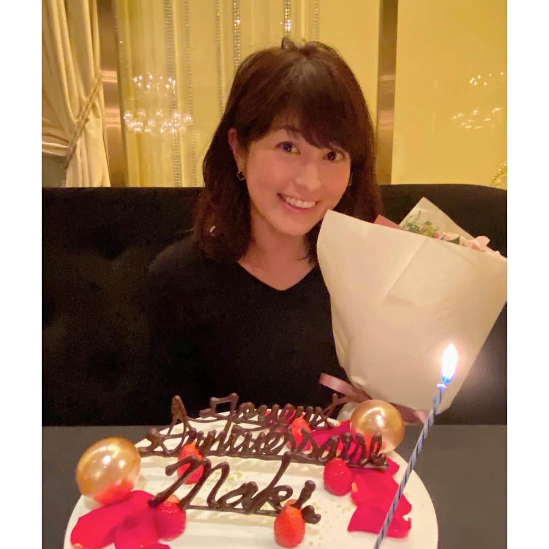森麻季のインスタグラム：「お祝いのコメントをたくさんいただきましてびっくりしました ありがとうございました🎂  申告するまでもないのですがダブル成人式でございます😅  これからも楽しく元気に、SNSももう少し使いこなせるようにしたいところです  久しぶりの外食ディナー、20時閉店なので16時半からという初体験！でも早く家に帰れるしこの時間いいかも😍  #誕生日ディナー  #ジョエルロブション」
