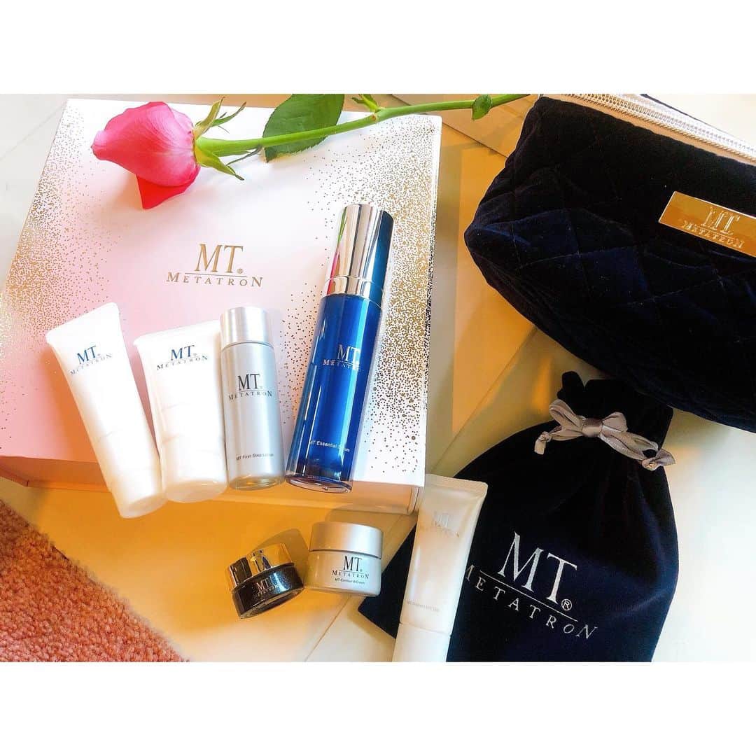 永末まゆのインスタグラム：「2021年2月23日(火)~3月1日(月)の期間、エイジングスキンケアブランドMT メタトロンが銀座三越に初出店するそう🥺✨  美容クリニック、エステティックサロン専売のコスメながら、本当にコスメが好きな人の愛用者が多いブランド💕私も大好きです🌿  出店を記念して、ポップアップショップ限定の 「MT メタトロン 限定コレクション」も数量限定 で発売✨テンションがあがるキットですよ☺️  ・ ・ ・  #mtメタトロン #mtmetatron #mtメタトロン限定 #コレクション #銀座三越 #ポップアップショップ #美容好きな人と繋がりたい #コスメマニア #美容雑誌 #エステ専用 #japanesecosmetics @mt_metatron_jp @ginza_mitsukoshi #乾燥肌　#美肌ケア #pr #綺麗になりたい人と繋がりたい」