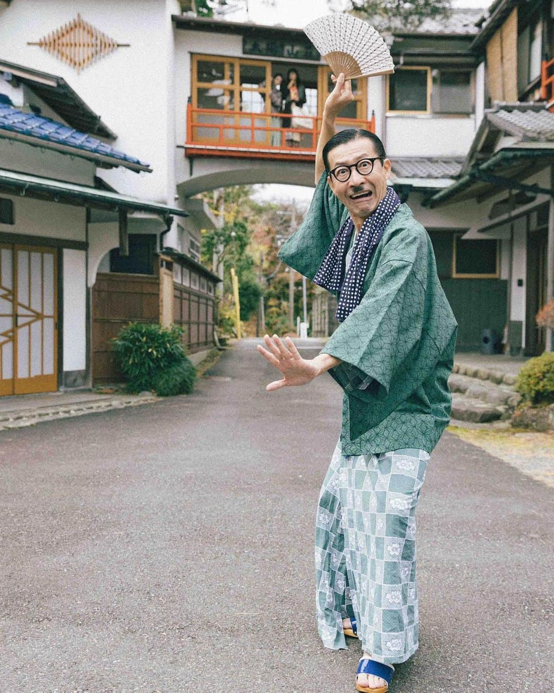 岩井ジョニ男さんのインスタグラム写真 - (岩井ジョニ男Instagram)「「岩井ジョニ男の週末旅スタ」は箱根編はこれにて一件落着。世界がもうすこし落ち着いたら、お菓子を片手に、たくさん旅に出かけましょう。  #岩井ジョニ男 #週末旅行 #ハッピーターン #柿の種 #ハイハイン #ソフトサラダ #亀田製菓 #かめたび #キンマサタカ #師岡とおる #浅田政志 #箱根 #芦ノ湖」2月21日 22時14分 - iwaigawa_jonio_iwai