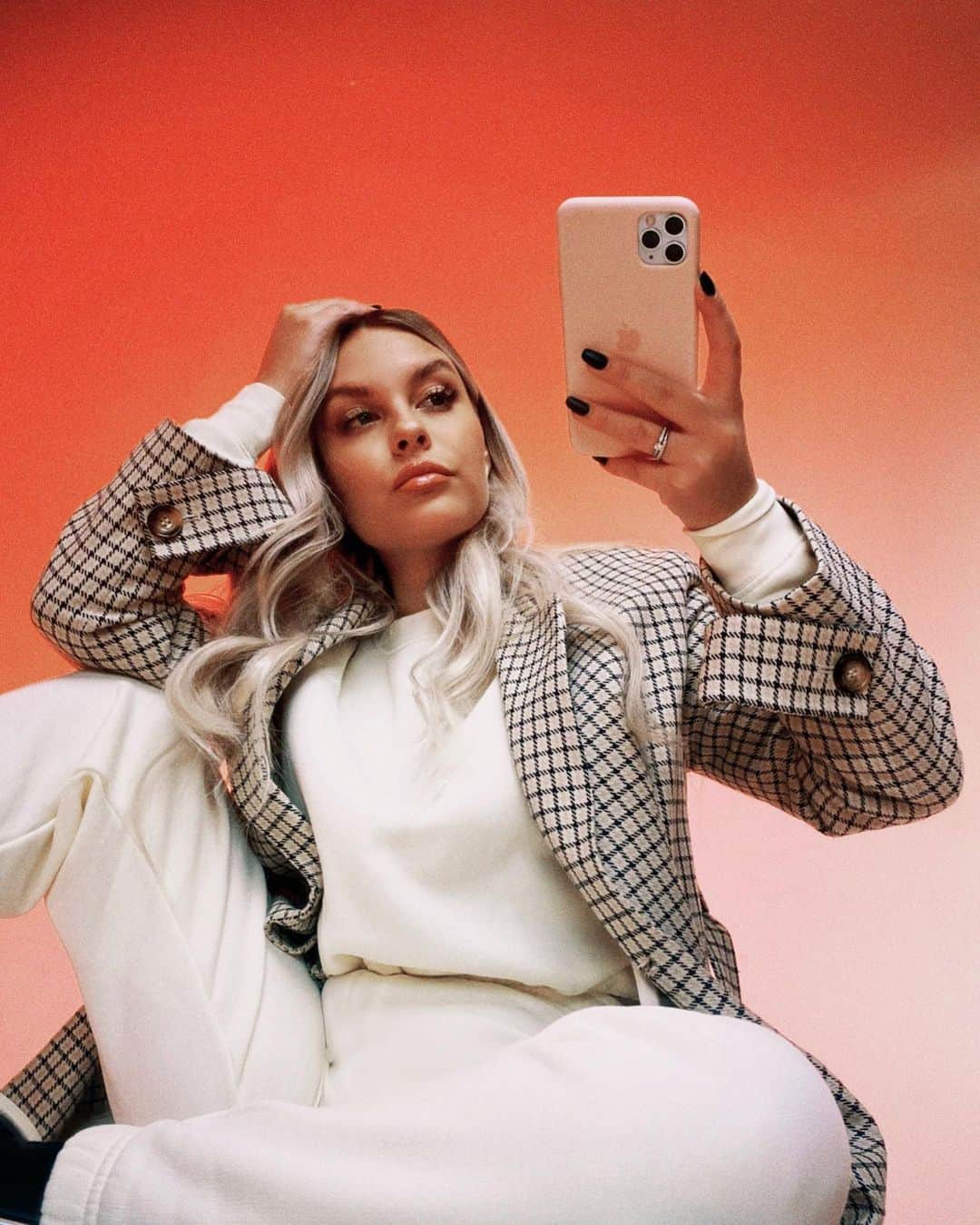 Dagi Beeのインスタグラム：「say cheeeeeese 🧀🥸」