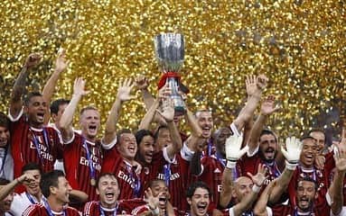 ウルビー・エマヌエルソンさんのインスタグラム写真 - (ウルビー・エマヌエルソンInstagram)「Siamo tutti ad aspettare il derby della madonnina. Una partita importantissima,Milan siamo tutti con te ,combattiamo con te fino L ultimo , vinciamo insieme perdiamo insieme. forza Milan per sempre 🔴⚫️ #forzamilan #derbytogether」2月21日 22時17分 - urby28