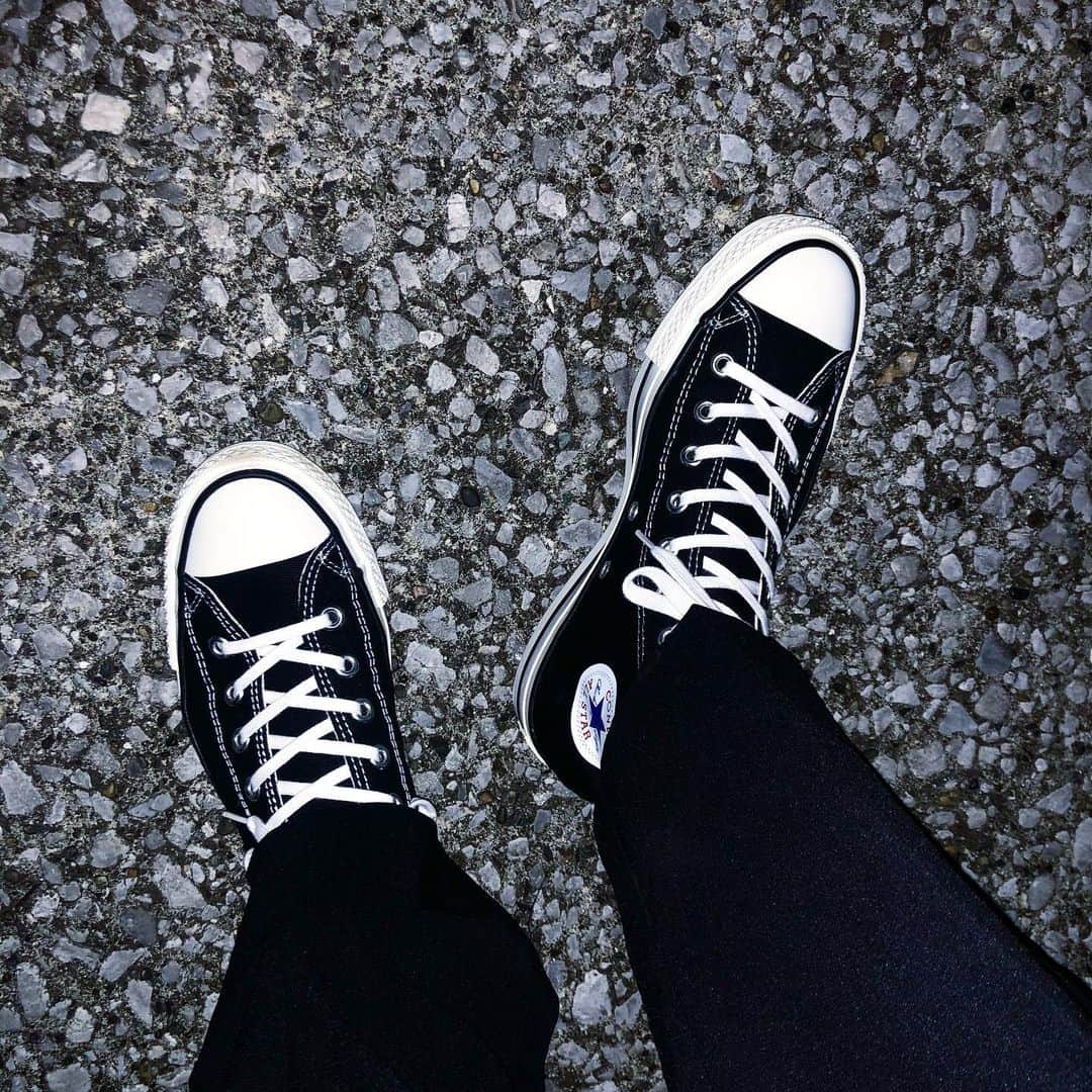 小見山直人 さんのインスタグラム写真 - (小見山直人 Instagram)「🙋‍♂️✨💁‍♂️✨👟⚪️⚫️  自分が履くにはめっちゃ珍しい靴💁‍♂️ 今年は色んな靴履いていきたいな🤔」2月21日 22時21分 - naoto_lol