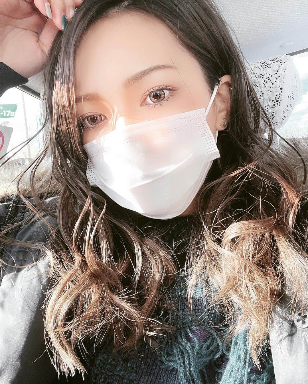 ちゃぶさんのインスタグラム写真 - (ちゃぶInstagram)「： 誕生日でした〜❤ 沢山お祝いしてもらって 幸せの極み〜🥰🤲 意外とまだLINEとかで 誕おめしてくれる方がいて 嬉しかった🥺🥺🥺🎁✨ 良い歳の取り方をしていきます！ もう大人！！！！ ： #mildom #ライバー女子 #巻き下ろし #誕生日 #happybirthday」2月21日 22時48分 - zuuumaru