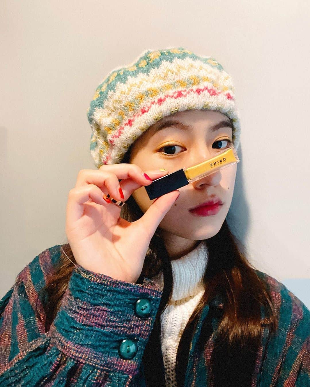 恒松祐里さんのインスタグラム写真 - (恒松祐里Instagram)「🟡▫️🟨 shiroの黄色いアイシャドウとmammyの手編み帽子 ㅤㅤㅤㅤㅤㅤㅤㅤㅤㅤㅤㅤㅤ #自分の顔を撮る機会が無さすぎて困ってます😵 #あ！中にきてる白ニットも母の手作りっ！ #ゴッドハンドマザー💕 #ツネままの手編み」2月21日 22時49分 - yuri_tune