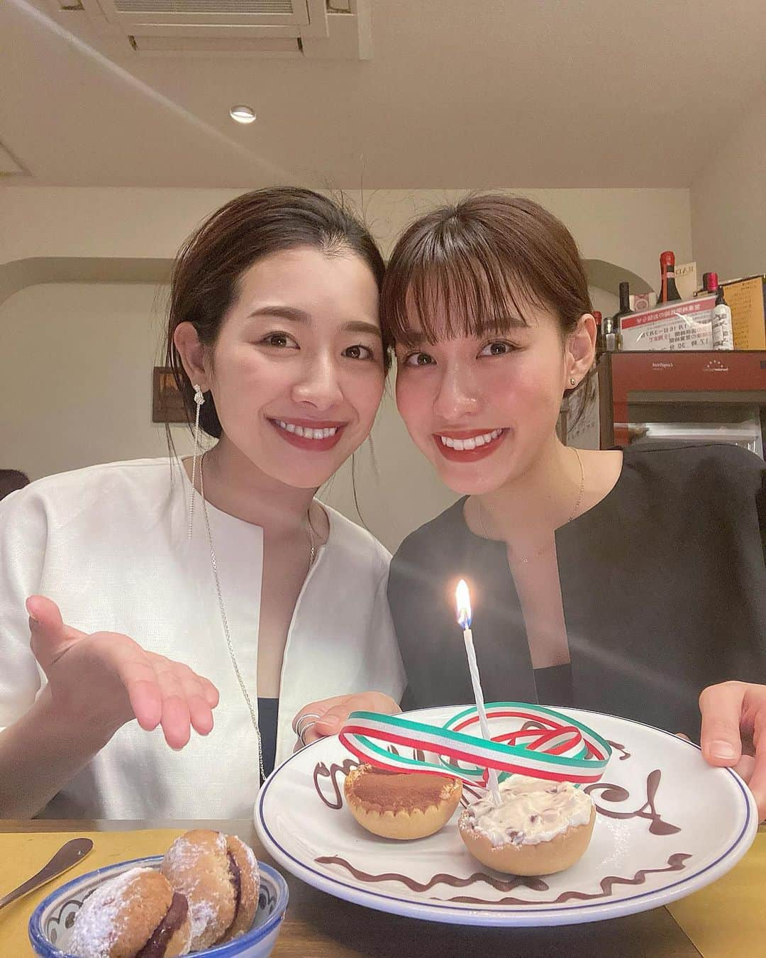 小西翼のインスタグラム：「. お誕生日でした🎂🤍✨ なんか、年々忘れるね！笑 でもおめでとうってたくさん 言ってもらって実感が湧いた🐣笑 ありがとうございます🥺 . お誕生日当日は、まいちゃんが お祝いしてくれて、、、幸せでした。 久々の2人やったね！ ありがとう🤍🤍🤍🤍🤍 . #mybirthday#早い#なんか #まいちゃん#白くなってない？笑」