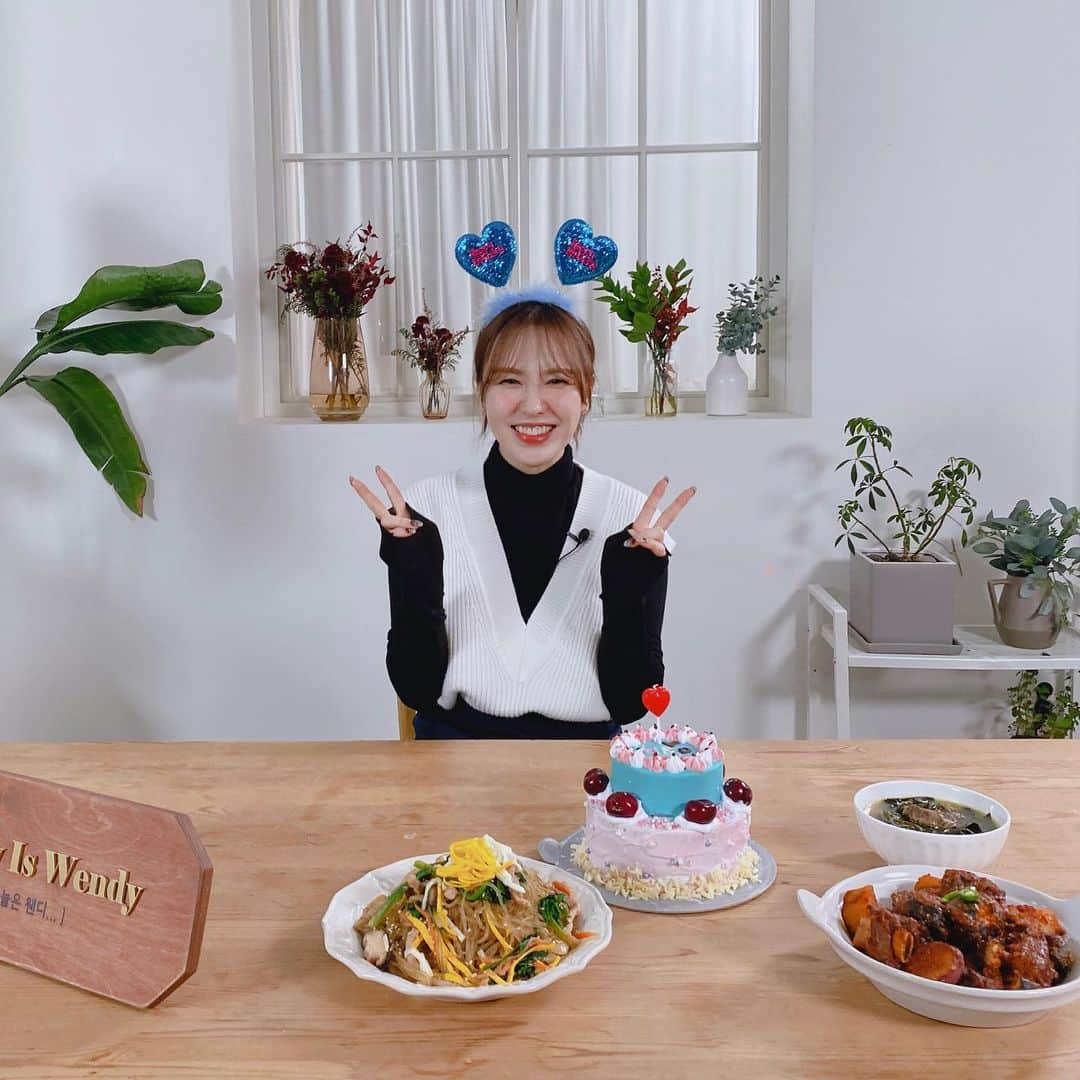 Red Velvetさんのインスタグラム写真 - (Red VelvetInstagram)「Happy Birthday WENDY🐹💙  #레드벨벳 #RedVelvet #웬디 #WENDY #오늘은_웬디_Birthday」2月21日 22時58分 - redvelvet.smtown