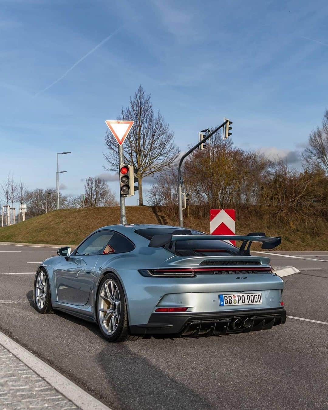 CARLiFESTYLEさんのインスタグラム写真 - (CARLiFESTYLEInstagram)「The Porsche 992 GT3 out in the wild! Photo by @j.b_photography #992gt3」2月21日 23時10分 - carlifestyle