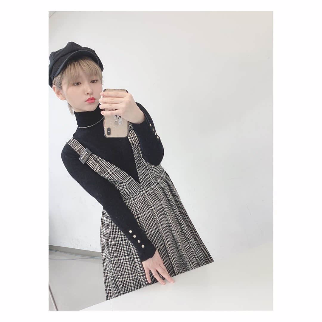 大竹ひとみさんのインスタグラム写真 - (大竹ひとみInstagram)「🖤 . .  #zara コーデ！ 全部鏡写真だ₍ ᐢ. ̫ .ᐢ ₎ . .  #過去pic #zara #ハイトーンボブ #ベージュカラー #ハイネック #ジャンスカ #チェック #fashion #hairstyle #ootd  #selfie #selca #instagood #instalike #instafashion #follow #followｍe #옷스타그램  #패션스타그램 #오오티디 #셀카 #좋아요 #팔로미」2月21日 23時02分 - iamhitomi_48