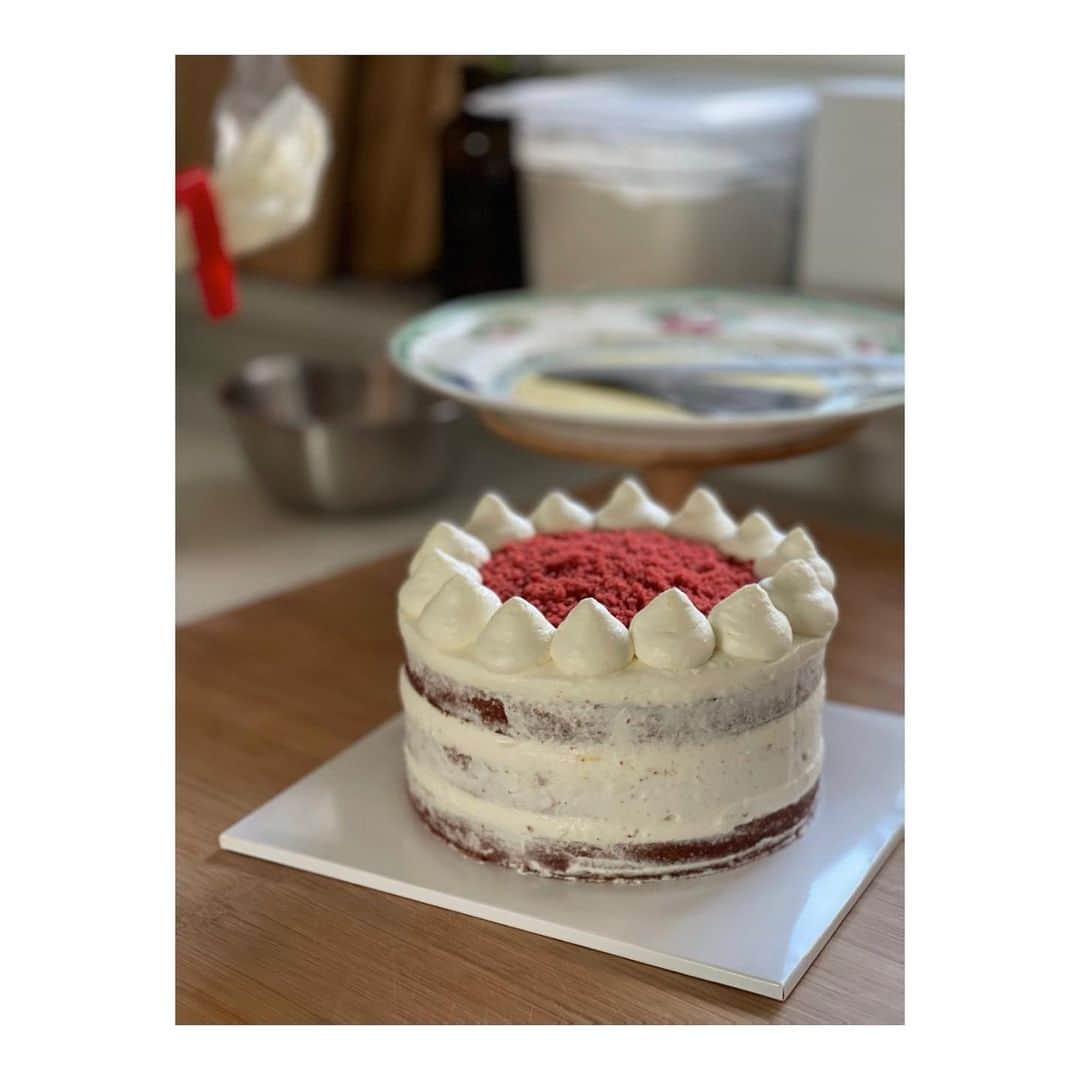 チョン・ユジンのインスタグラム：「#예쁜홈메이드케이크 #하나뿐인케이크 #고마워요S❤️」