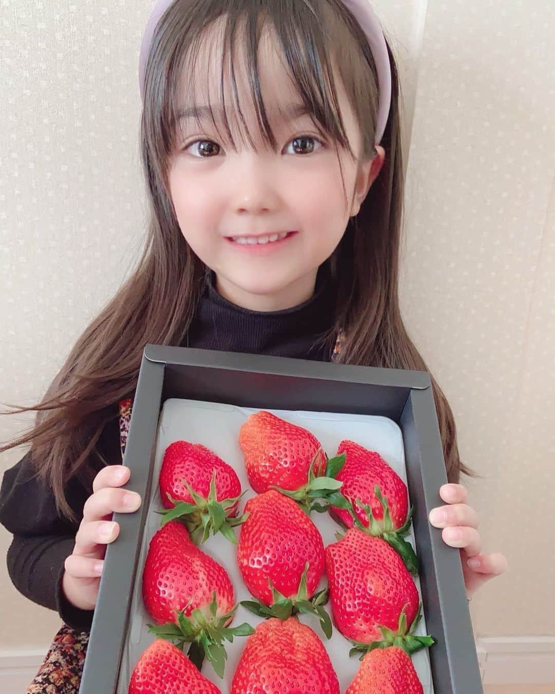 YUAのインスタグラム：「🍓💕 … … #いちご好きな人と繋がりたい  #やよいひめ  #おおつぶイチゴ」