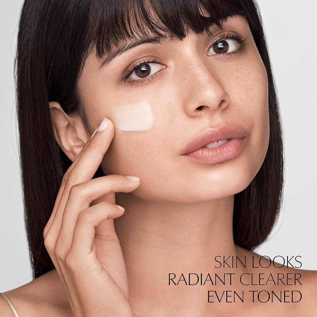 エスティローダーのインスタグラム：「Give your skin the TLC it deserves ✨ Add #RevitalizingSupreme Bright Creme to your #skincareroutine and wake up to naturally refreshed and nourished skin. #SupremeSkinGoals」