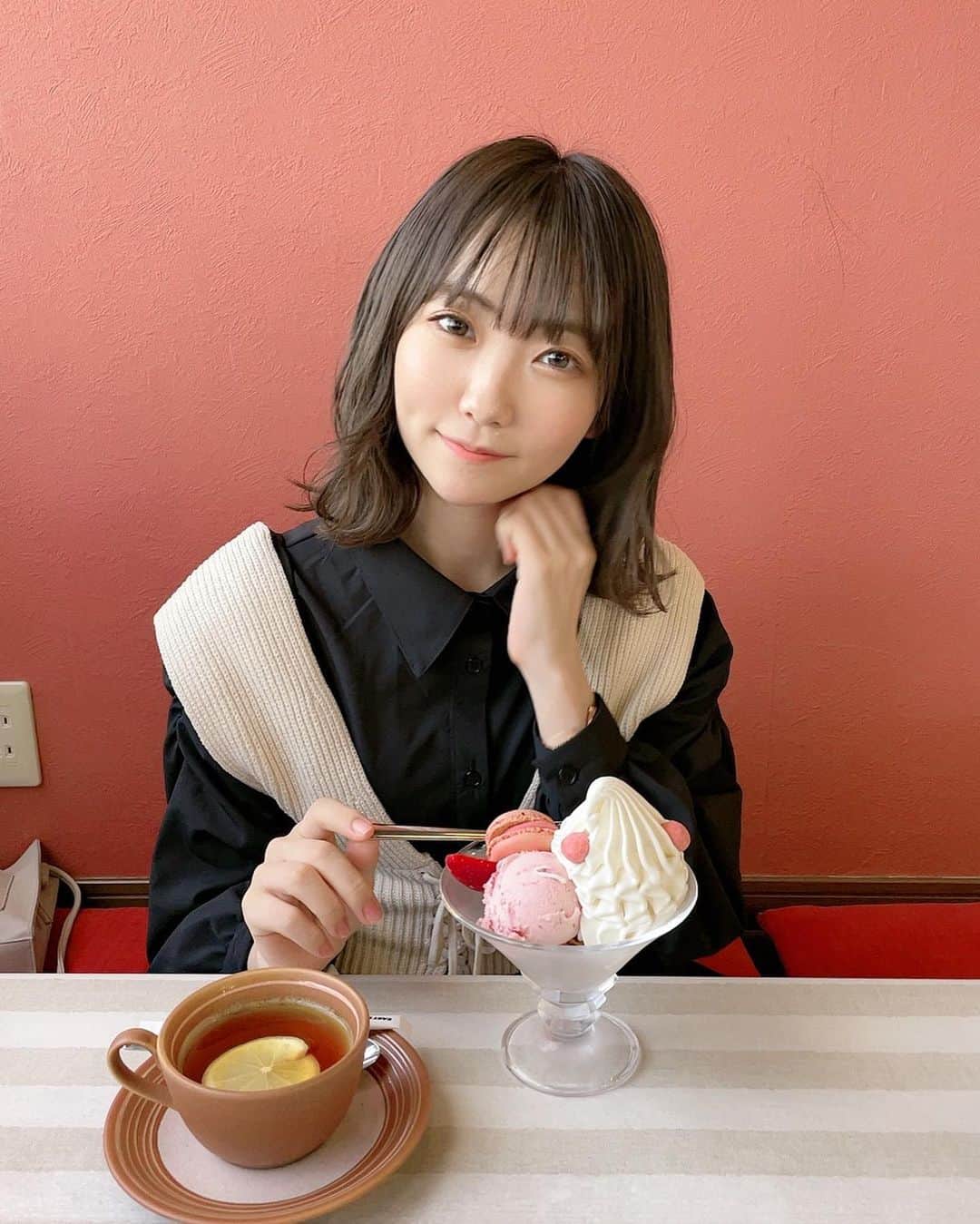 夏川愛実のインスタグラム：「﻿ 姉とランチした時の💓﻿ ﻿ #ワンピース#grl#黒ワンピ#黒服﻿ ﻿」
