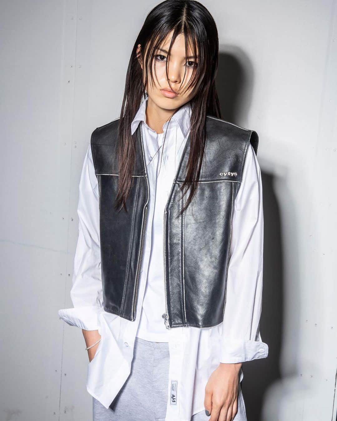 のインスタグラム：「Discover Harper • A boxy biker vest in distressed leather with western details」