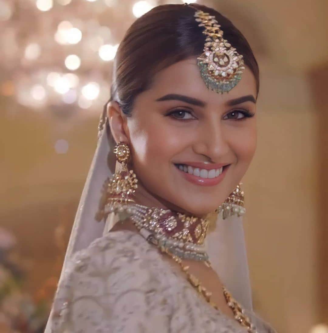 Indianstreetfashionのインスタグラム：「Tara Sutaria for hazoorilal 💕 #indianstreetfashion @indianstreetfashion #indianwedding #weddings #weddingsupplier #wedding #weddingsofinstagram #instawedding  #bridesofindia #bridesofinstagram #indianbridaloutfit #bridaloutfit #weddinglook  #bridestyle #weddingtrend #jewellery #weddinginspo #weddingplanner #weddingblogger #destinationwedding #weddingchoreography #couture #weddingjewellery #weddingshopping #weddingseason #indiandesigner #tarasutaria @tarasutaria #jewellery」