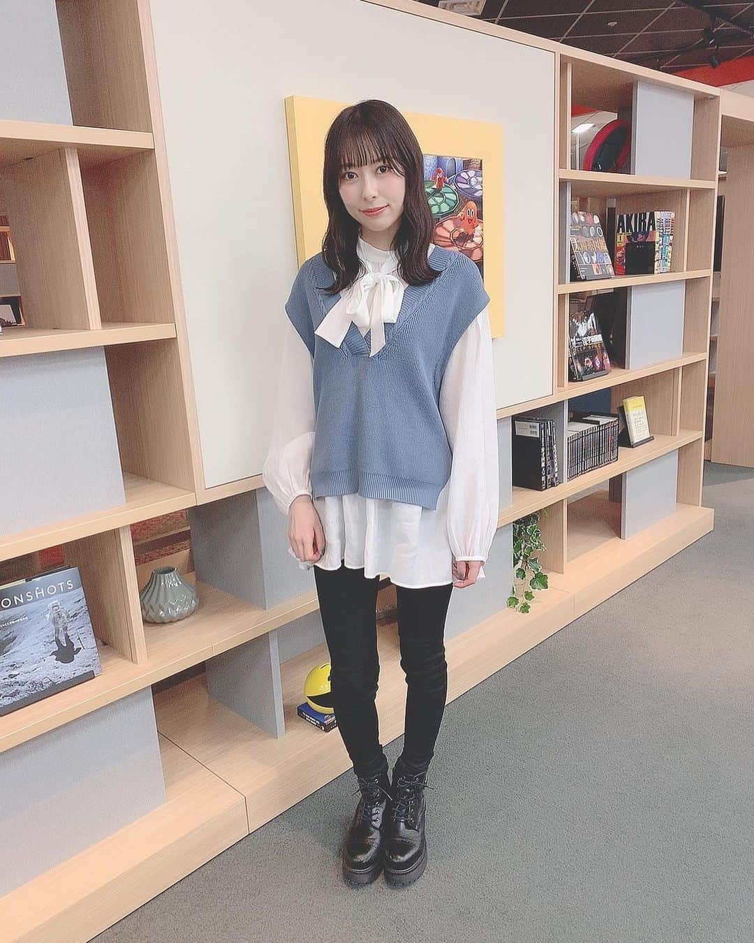 近藤玲奈のインスタグラム：「今日はパンツスタイルでした💙🌙﻿ ﻿ 3個目の動画は調子乗った近藤🙋‍♀️﻿ ﻿ #シャニマス」