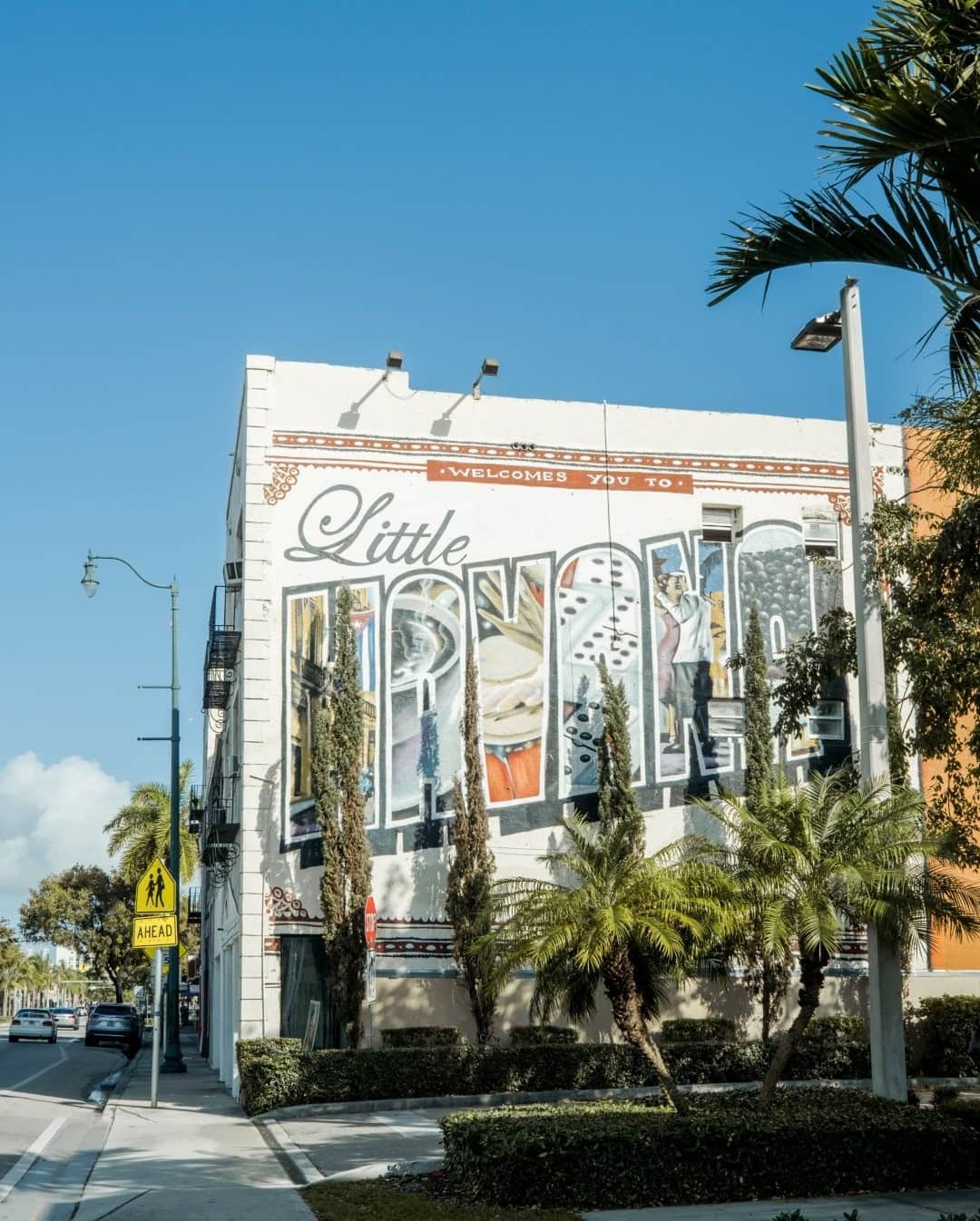 MR PORTERのインスタグラム：「For Latin American adventures in Miami, head to Little Havana: the centre of the city’s Cuban exile community, particularly around Calle Ocho (Southwest 8th Street) between 11th and 17th Avenues. It's the perfect place to stop for a bite or quench your thirst with a frozen cocktail🍹 #MRPORTERontheRoad  📷: @yossib」