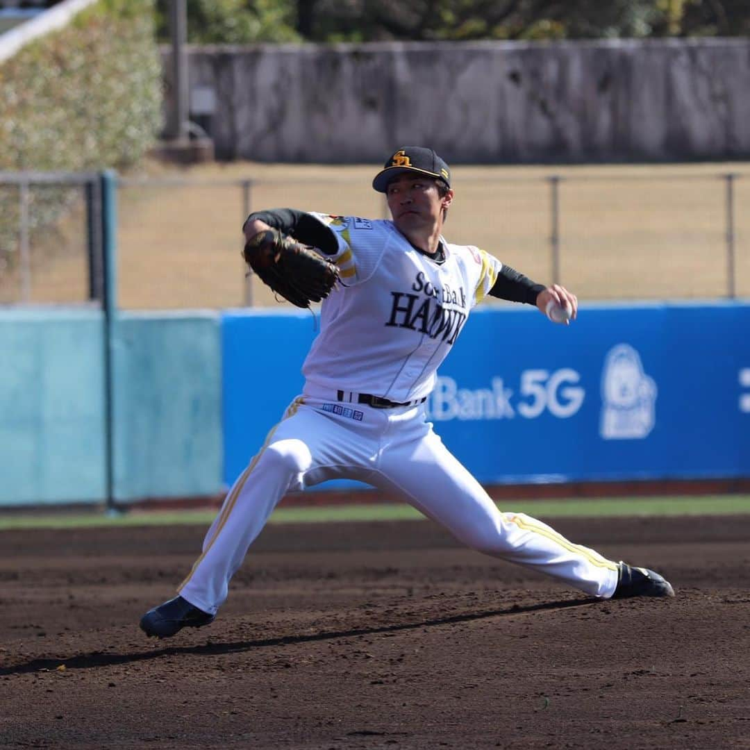 和田毅さんのインスタグラム写真 - (和田毅Instagram)「⚾️ 第5クール終了。 2日目に紅白戦で２イニング無失点。 今の時期にしては良かったと思います。 そして今日で40歳になりました。 たくさんのお祝いメッセージ、チームメイトからのお祝い、本当に嬉しかったです！ まだまだ現役で野球がやれるように頑張ります❗️ #紅白戦のピッチング #イケメン板東と野球談義 #バスケットしたこと #笑って許してください #バースデーケーキその1 #あとで若い子たちが #ほとんど食べてくれた😆 #バースデーケーキその2 #歴代自主トレメンバーからのお祝い #ありがとう😊 #礼と俊が40歳⁉️ #そうです私が40歳です🤣」2月21日 23時46分 - tsuyoshiwada.21