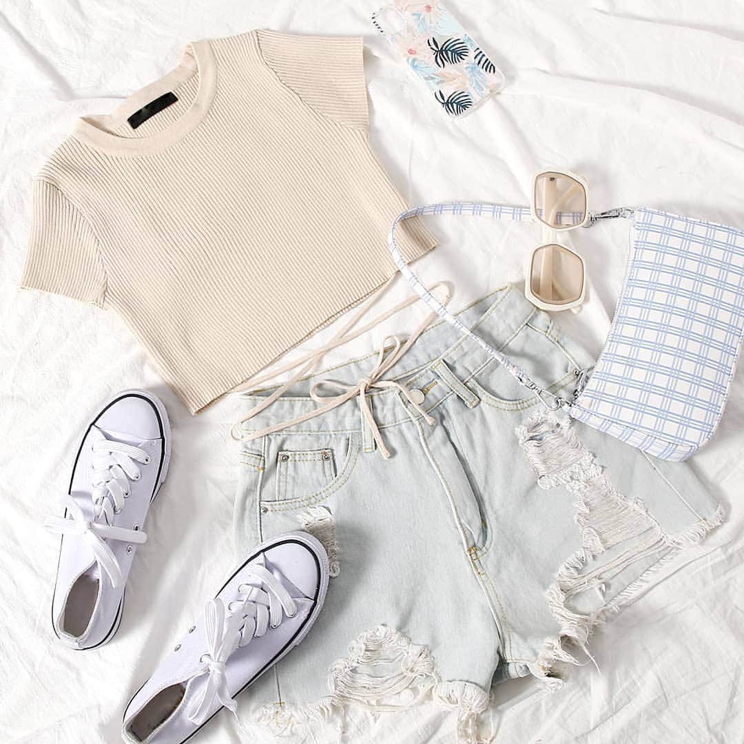 SHEINのインスタグラム：「Today is a good day to have a good day 🤍☁  Shop Item #: 1961950  #SHEINOOTD #SHEINstyle #SHEINSS21」